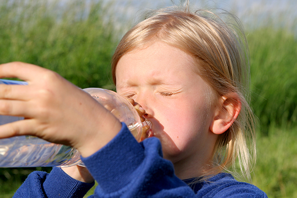 Drikke vann_ScanStockPhoto_image_366960_72 dpi.jpg